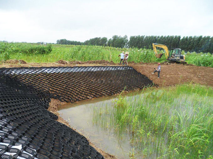土工格室施工現(xiàn)場